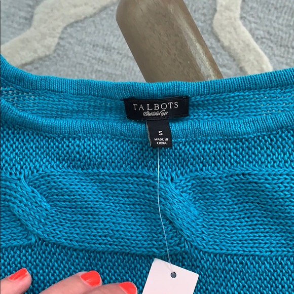 TOP NWT - Picture 2 of 4